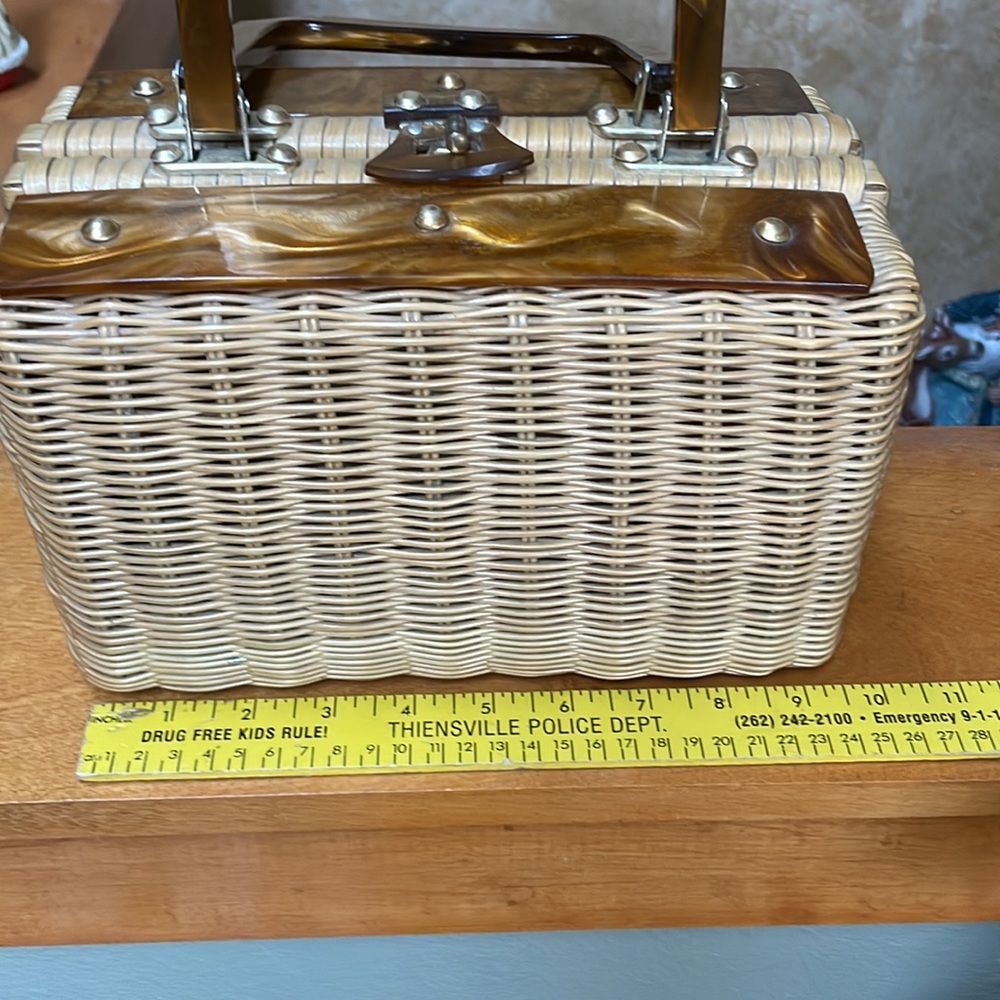 Vintage Straw Basket Handbag - Picture 4 of 16